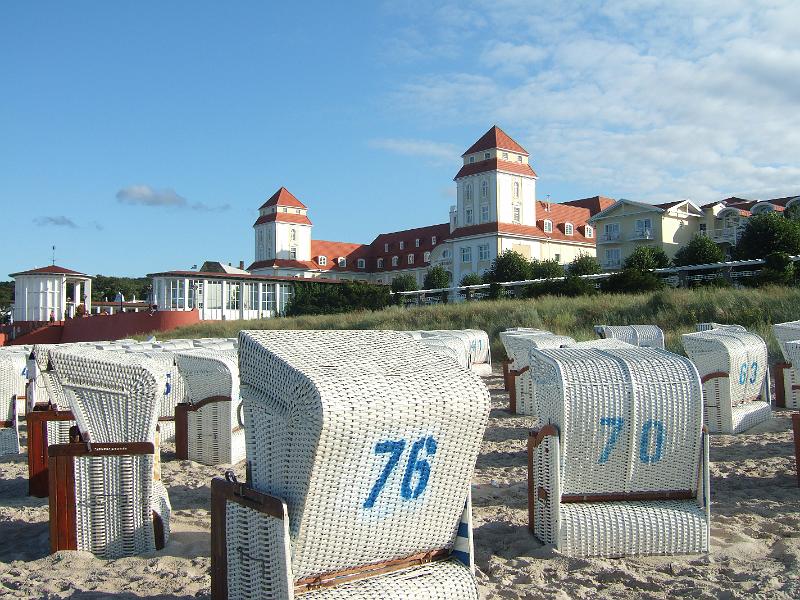 2009-08- (397).JPG - Das Kurhaus von Binz mit vorgelagertem Strand